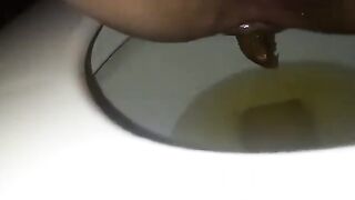 Girl pooping - video 86