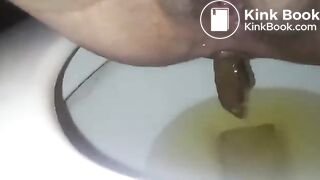 Girl pooping - video 86