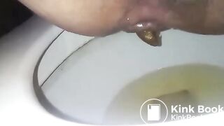 Girl pooping - video 86