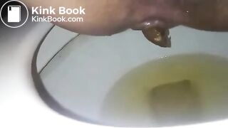 Girl pooping - video 86