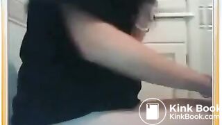 MSN girl pooping and masturbating on toilet