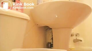 Petite Woman Shitting (Compilation)