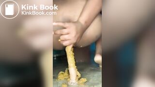 Brown booty shitting on dildo
