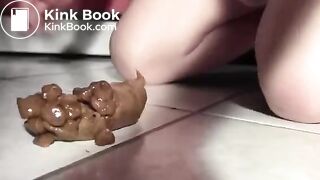 she shits in her kitchen