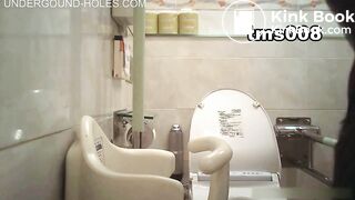 toilet voyeur - video 25
