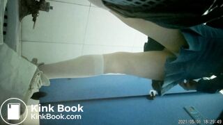 Chinese_Lady_In_Toilet