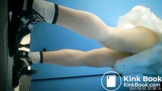 Chinese_Lady_In_Toilet