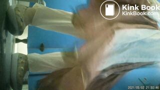 Chinese_Lady_In_Toilet