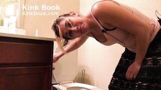 Girl takes a fast but smelly shit