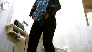 toilet voyeur - video 19