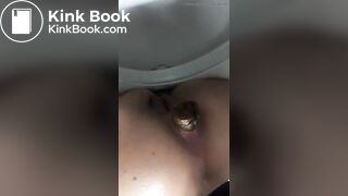 KOREAN WOMAN POOPING - video 77