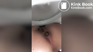 KOREAN WOMAN POOPING - video 77
