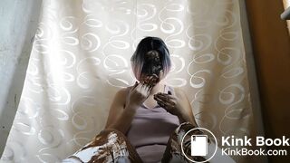 Beautiful girl eats her shit wow!