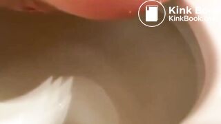 girls shitting - video 2