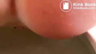 girls shitting - video 2