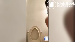 girls shitting - video 2