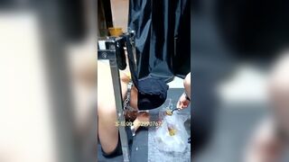 Chinese femdom scat 带着枷锁被用勺强制喂黄金 我很喜欢