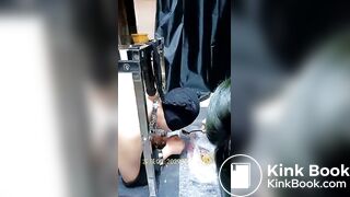 Chinese femdom scat 带着枷锁被用勺强制喂黄金 我很喜欢