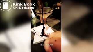 Chinese femdom scat 带着枷锁被用勺强制喂黄金 我很喜欢