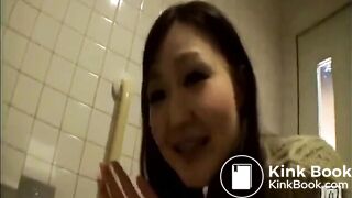 Girls record her pooping