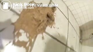 Japanese girl pooping - video 31