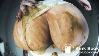 girl shitting - video 55