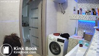 Woman pooping in Toilet 70