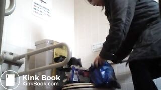 toilet voyeur - video 5