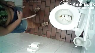 BBW shits diarrhea in a toilet