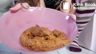 college girl takes a massiv dump