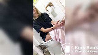 Girl taking a dump 2 - video 2