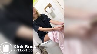 Girl taking a dump 2 - video 2