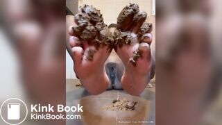 Hot busty ebony scats on feet