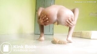 African chick shits on floor