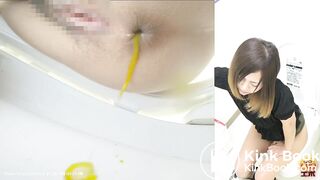 women has a liquid diarrhea