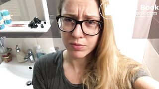 famous girl poop at home in her toilet