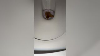 Gf Pooping 03