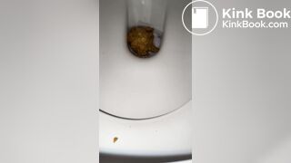 Gf Pooping 03