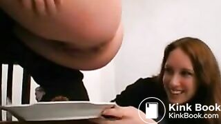 Girlfriends pooping together -2