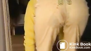 poop yellow pant
