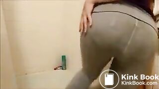 pooping y masturbacion en leggings