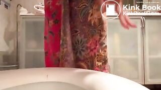 Diarrhea on the floor - video 2