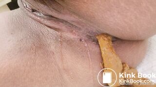 Creamy ebony poo - video 3