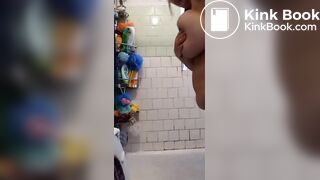 Big titty bitch Shitting