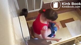 Girl on toilet pooping voyeur