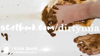 SMEARING MY OWN DIARRHEA ALL OVER MY ASS