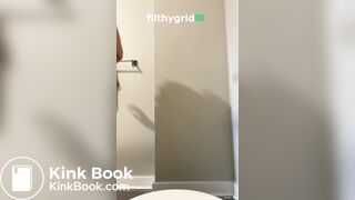 Phat ass takes a dump - video 2