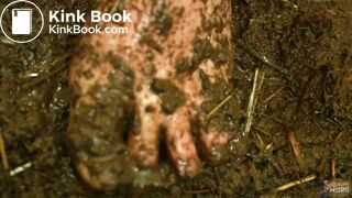 Milena Shaking orgasms in the dung