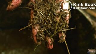 Milena Shaking orgasms in the dung