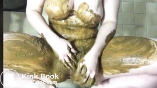 BBW solo scat smearing part. 2